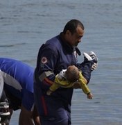 Lancha naufraga com cerca de cem pessoas a bordo