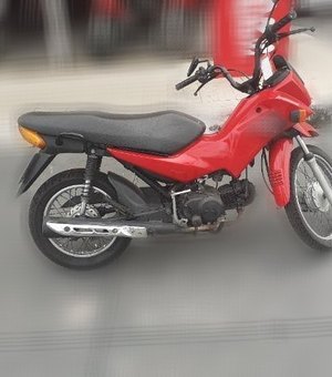 Jovem é preso e menor é apreendido conduzindo motocicleta roubada no Benedito Bontes