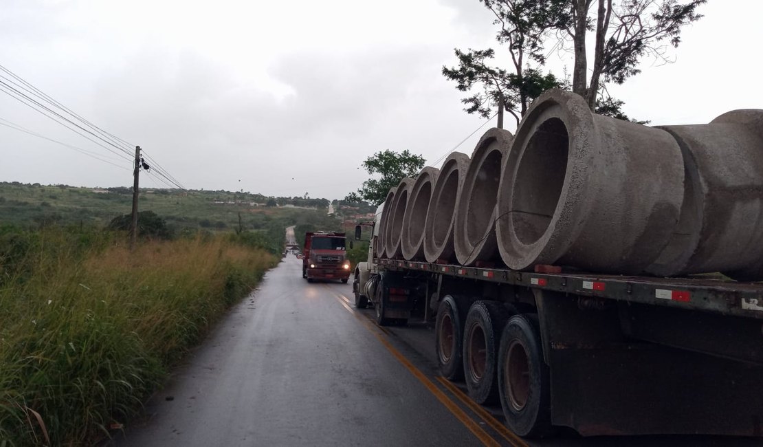 Desvio da ponte que liga os povoados rurais de Arapiraca e Feira Grande está sendo construído