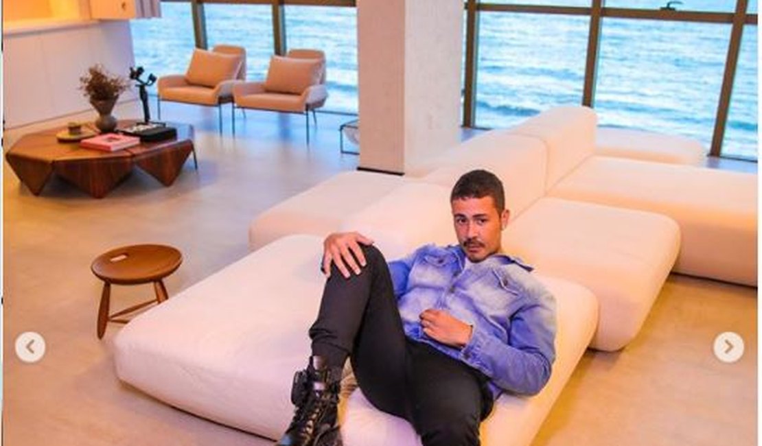 Carlinhos Maia abre as portas de novo apartamento com vista para o mar, em Maceió