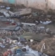 Lixo doméstico, móveis velhos e animais mortos; frente de escola vira lixão a céu aberto
