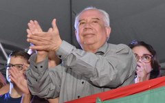 Prefeito Sérgio Lira aplaudiu de pé o desfile em Maragogi