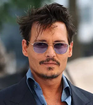 Mulher achava que namorava Johnny Depp e perde R$ 208 mil; entenda