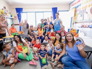 Secretária de Educação Júlia da Silva dá boas-vindas aos alunos no novo ano letivo de 2024