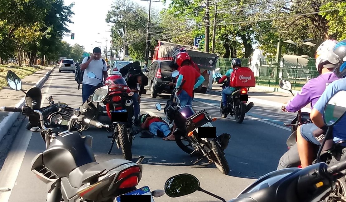 Colisão entre motos deixa um ferido na Avenida Fernandes Lima