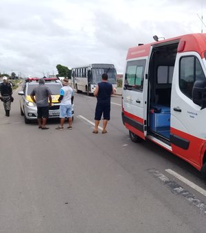 [Vídeo] Acidente envolvendo ambulância do Samu deixa o trânsito lento na AL 110