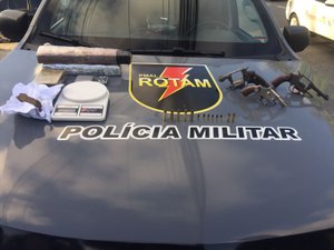 Polícia apreende droga e arma de fogo em veículo no Village Campestre II
