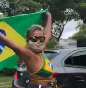 Ato pró-Bolsonaro deixa trânsito lento na Av. Fernandes Lima, em Maceió