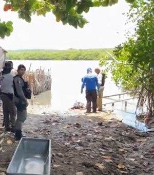Cadáver é encontrado boiando às margens da Lagoa Mundaú na Favela do Peixe
