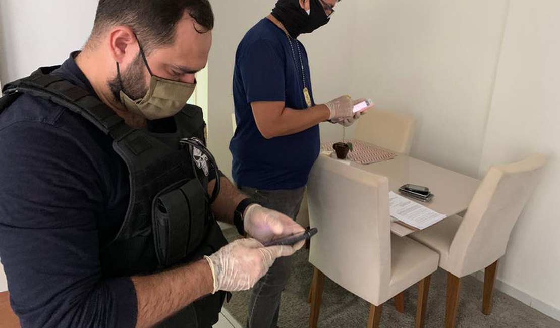 Polícia Civil procura suspeito de envolvimento em roubo de smartphones