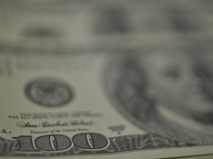 Dólar fecha em R$ 3,90 e bolsa tem maior queda semanal desde agosto