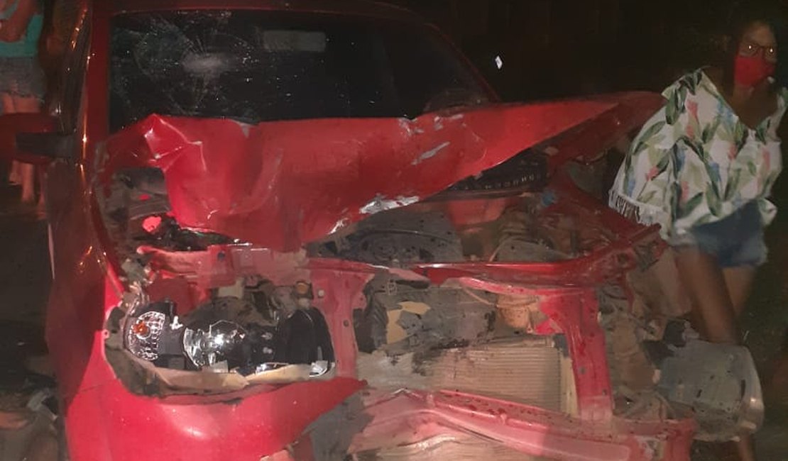 Grave acidente entre carro e cinquentinha é registrado na AL-115, em Palmeira dos Índios