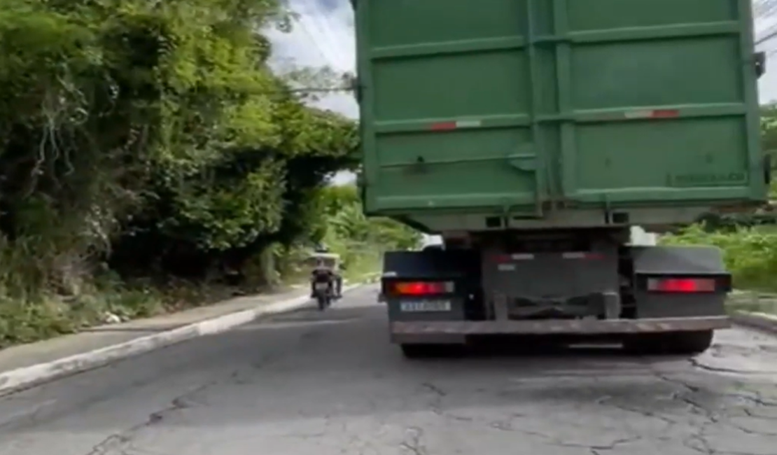 Caminhão quebra em ladeira e trânsito fica lento na região da Cambona