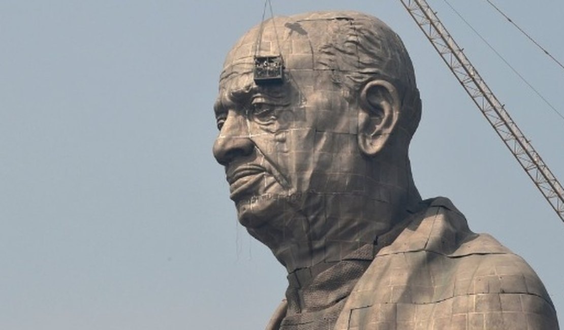 Estátua mais alta do mundo é inaugurada nesta quarta (31) e revolta agricultores na Índia