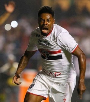 Michel Bastos brilha e São Paulo supera Atlético (MG)