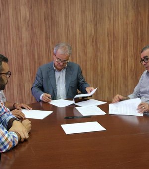 Crea e TCE firmam convênio para fiscalizar obras públicas em Alagoas