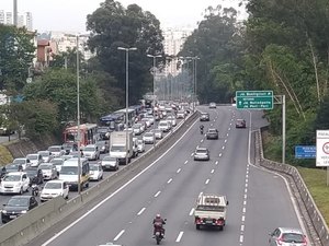 Cinco pessoas morrem no trânsito a cada hora no Brasil