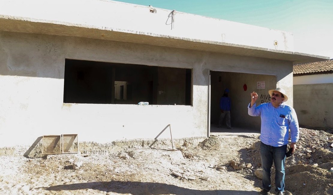 Prefeitura de Rio largo segue com obra de reforma e ampliação de UBS abandonada