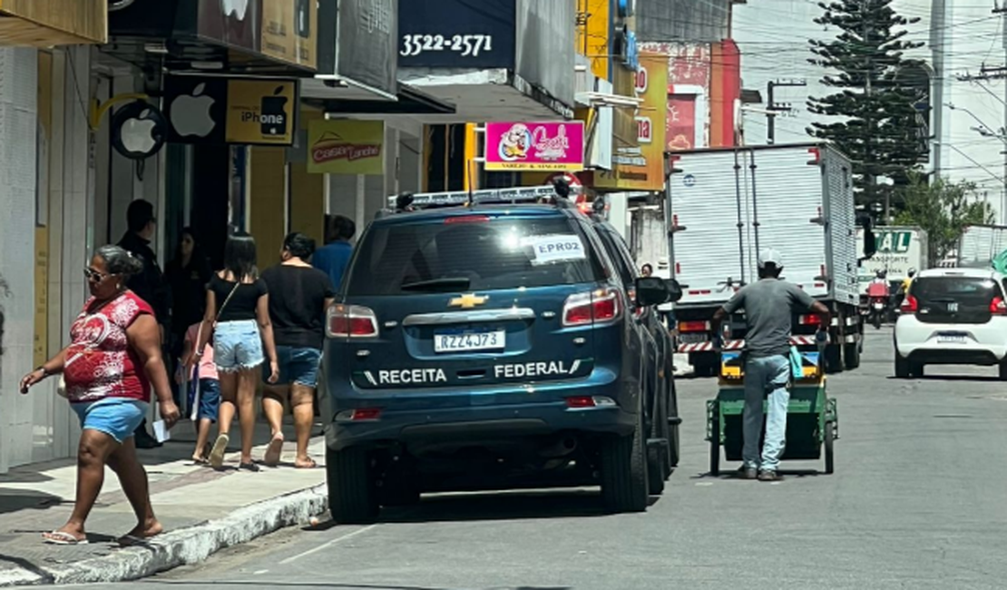 [Vídeo] Receita Federal faz operação em lojas de eletrônicos em Arapiraca com apoio da PRF