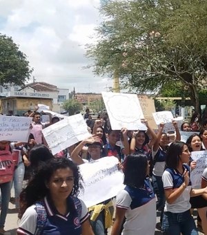 Estudantes da Escola Estadual Ana Lins, em São Miguel, fazem ato contra a PEC 241