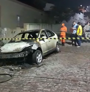 [Vídeo] Carro é destruído por incêndio após estacionar próximo à fogueira 