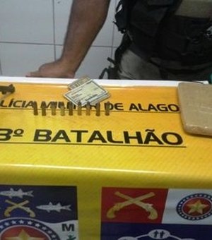 Homem que vendia drogas em via pública é preso em Rio Largo