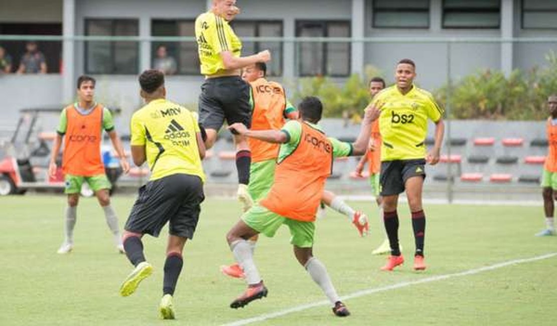 Flamengo vence jogo-treino no Ninho e Maurício Souza indica equipe para a estreia do Carioca