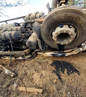 Caminhão capota e deixa uma vítima fatal em Palmeira dos Índios