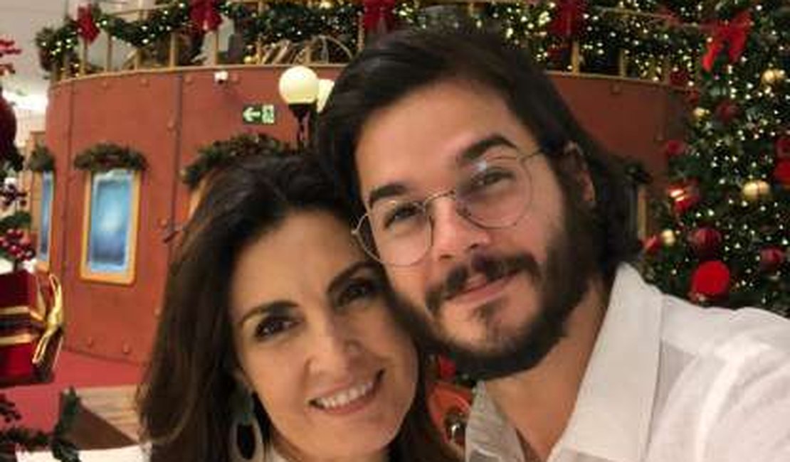 Fátima Bernardes comemora alta hospitalar do namorado Túlio Gadêlha