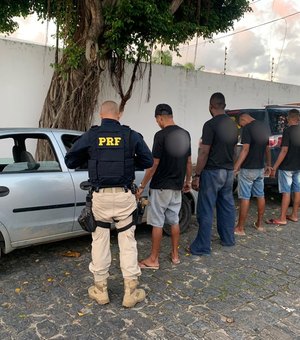 PRF prende quatro homens e recupera veículo roubado em Satuba