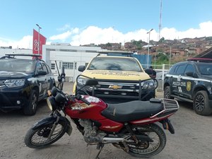 Polícia flagra motoqueiro com veículo adulterado em Jacuípe