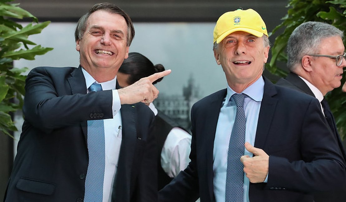 Bolsonaro critica candidato de Kirchner na Argentina e apoia reeleição de Macri