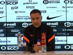 Corinthians tem cartas na manga para convencer Vítor Pereira a ficar no clube em 2023