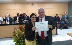Juiz Giovanni Jatubá recebeu diploma da vereadora Gilvânia Barros