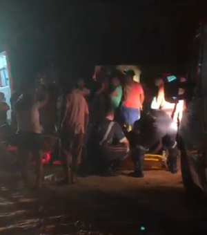 [Vídeo] Acidente entre animal e motocicleta deixa feridos em Arapiraca