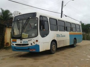 Bandidos assaltam ônibus da Viação RM e ameaçam passageiros