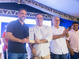 [Vídeo] Luciano Barbosa recebe Paulo Dantas e Renan Calheiros para entrega de mais de 25 ruas pavimentadas em Arapiraca