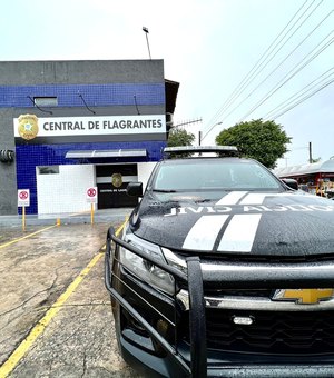 Denúncia leva a prisão de casal em motel de Jacarecica por tráfico de drogas