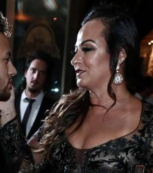 Mãe de Neymar pede que filho perdoe mulher que o acusa de estupro