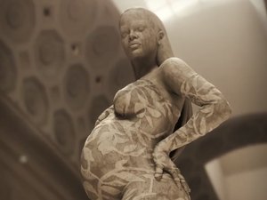 Rihanna ganha estátua de mármore no Museu Metropolitano de Arte durante o MET Gala