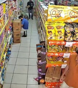 [Vídeo] Homem é flagrado tentando furtar lojas de doces duas vezes na mesma semana