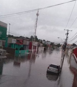 Semarh emite alerta para Defesa Civil após chuvas da madrugada em Maceió