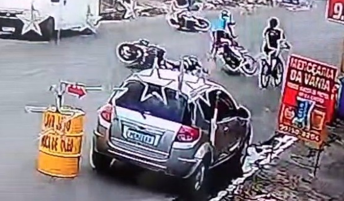 [Vídeo] Câmeras de videomonitoramento registram colisão entre três motocicletas que deixou um morto em Maceió