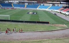 Estádio Dilzon Melo, em Varginha(MG), onde o CRB vai enfrentar o Boa Esporte