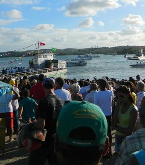 Multidão acompanha procissão de Bom Jesus dos Navegantes em Penedo