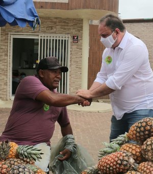 Candidato Luciano Barbosa vai a tradicional feira livre de Arapiraca