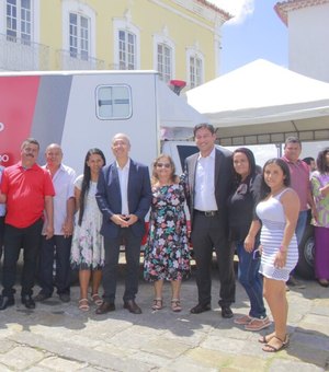 Prefeitura de Penedo recebe ambulância e computadores do Senador Rodrigo Cunha