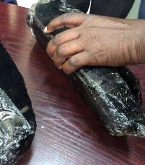 Garimpeiro fica milionário após achar e vender 2 pedras preciosas na Tanzânia