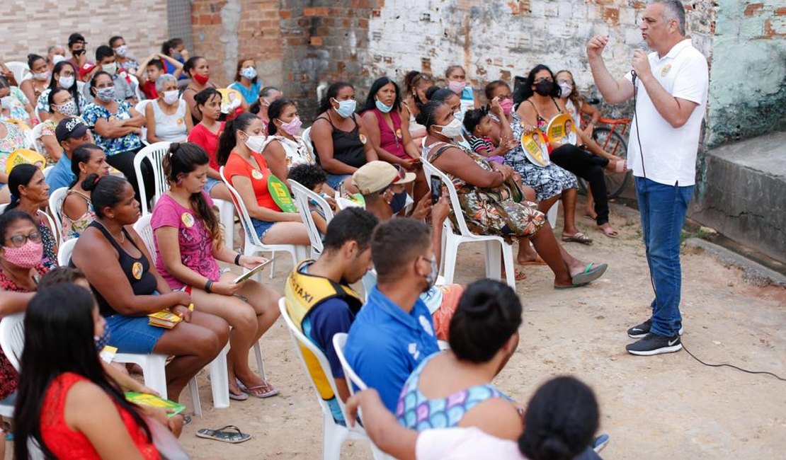 Alfredo Gaspar apresenta projetos para os moradores de rua da capital