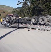 Capotamento de caminhão na AL 465 deixa cinco pessoas feridas em Porto Calvo 